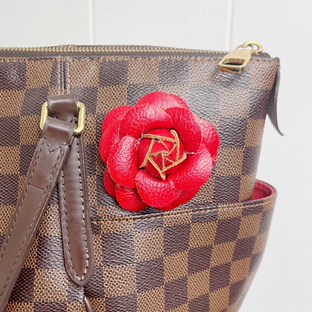 Camellia Flower Vegan Leather Magnetic Bag Charm - Picture 2 of 10